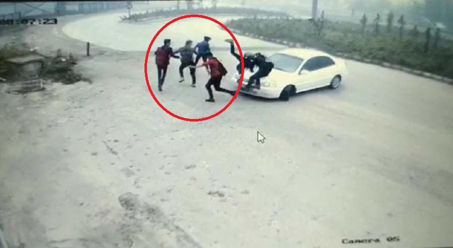 Dəhşətli qəza: Maşın məktəbliləri qrup halında vurdu