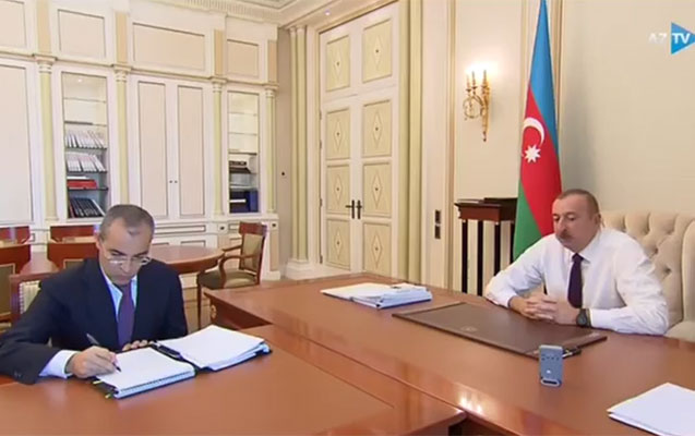 “Məmurlar zəli kimi yapışıb onların qanını sorurlar” -Prezident məmurlara XƏBƏRDARLIQ ETDİ