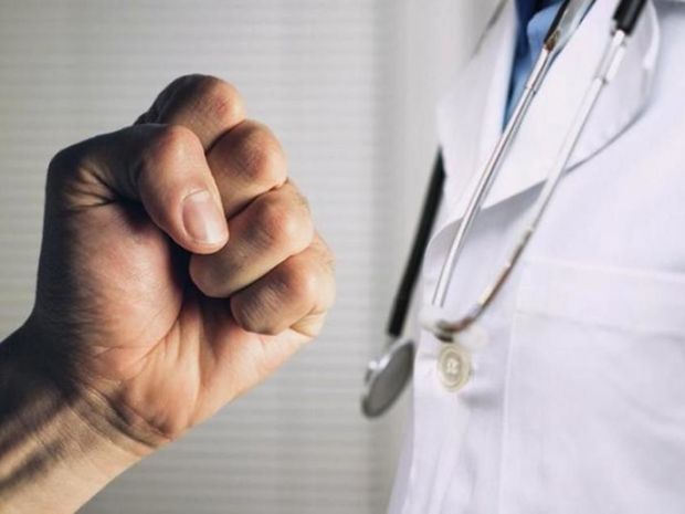 Bakıda məşhur klinikanın həkimi döyüldü