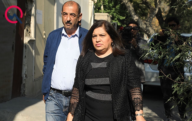 Elinanın ölümünə görə təqsirləndirilən direktorun məhkəməsindən şok görüntü