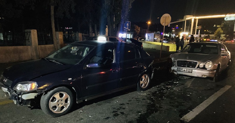 Bakıda ağır qəzadan görüntü: yaralı var