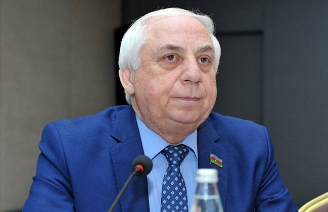 72 yaşlı Hadi Rəcəbli: Milli Məclisdə yatan deputatın olmasının tərəfdarı deyiləm