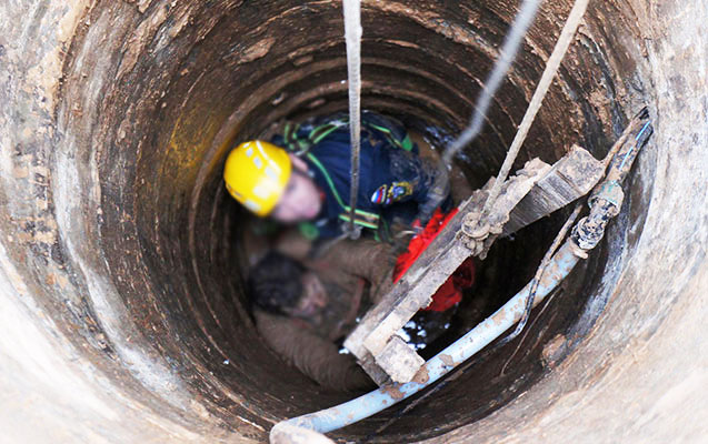 “Ağ şəhər”də iki fəhlə kanalizasiya quyusuna düşərək ölüb