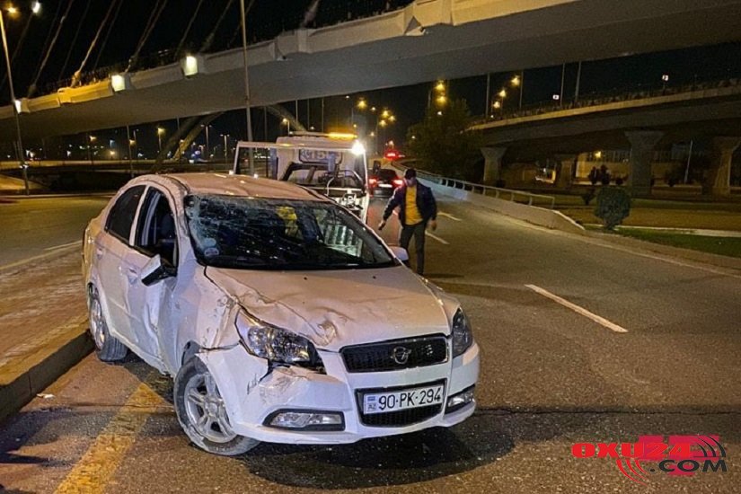 Bakıda avtomobil körpüdən aşdı - sürücü yoxa çıxdı - FOTO