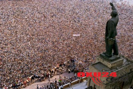 Bu gün Azərbaycanda Milli Dirçəliş günü qeyd olunur.