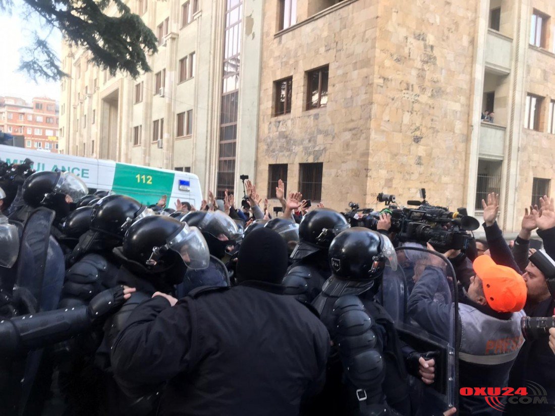 Tbilisidə etiraz aksiyası dağıdıldı - xəsarət alanlar var