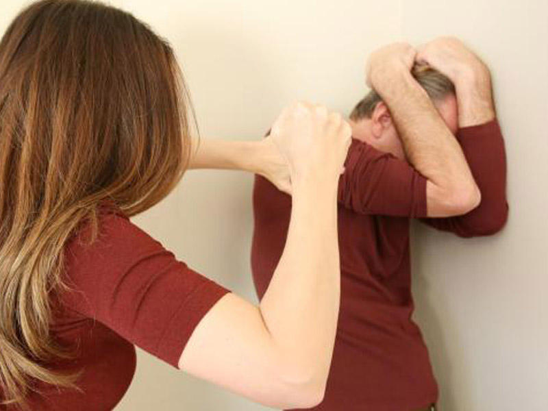 Arvad ərini döyüb evdən qovdu - ŞOK+VİDEO