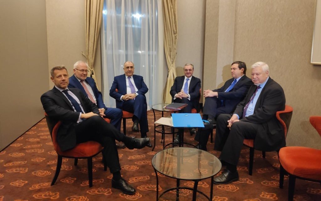 Azərbaycan və Ermənistan XİN başçılarının görüşü başladı