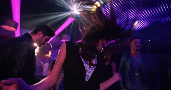 Gəlinim bara, rəfiqələrinin yanına getmək istəyir - Efirdə şok anlar +VİDEO