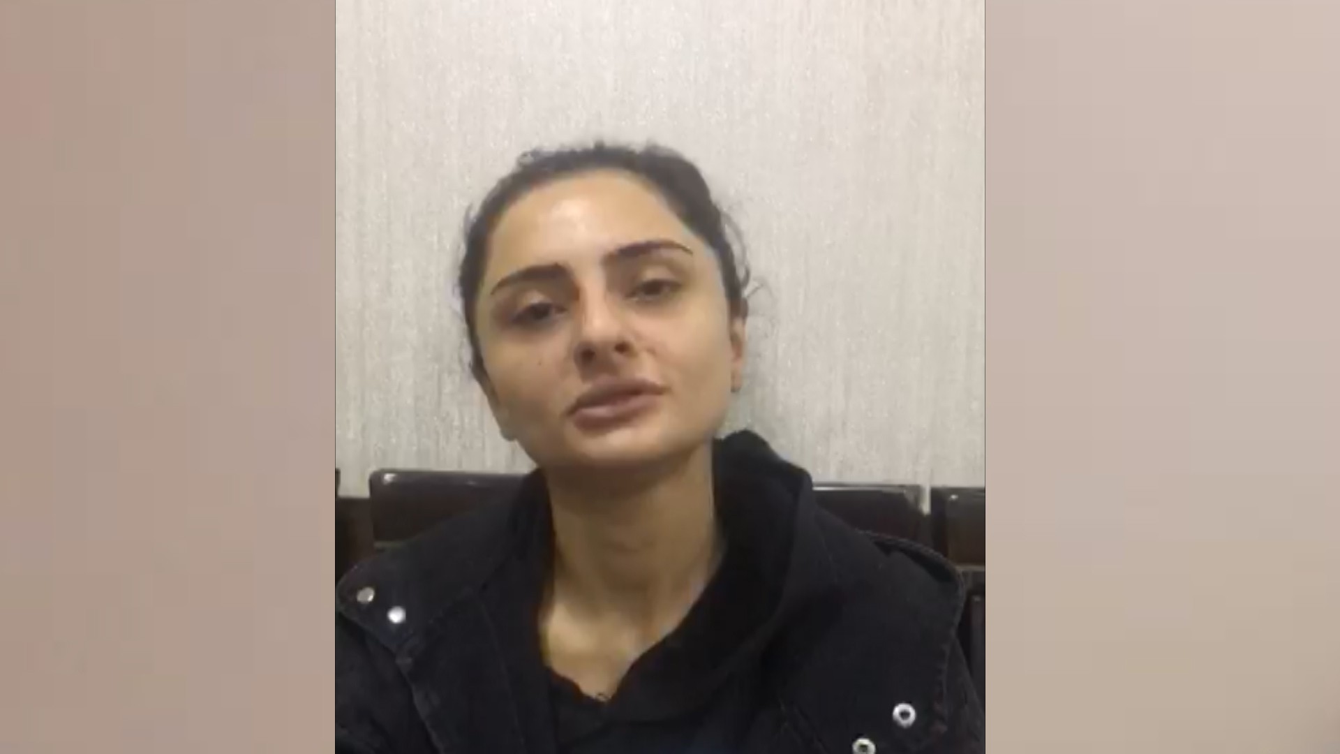 Polis bu qadını kişilərlə birgə tutdu - Bu əməlinə görə