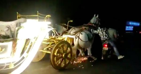 Dəhşətli görüntü: Fayton alışdı,atlar insanları əzib keçdi