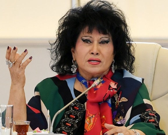 Zeynəb Xanlarova niyə ABŞ-a köçüb? - Köməkçisindən AÇIQLAMA