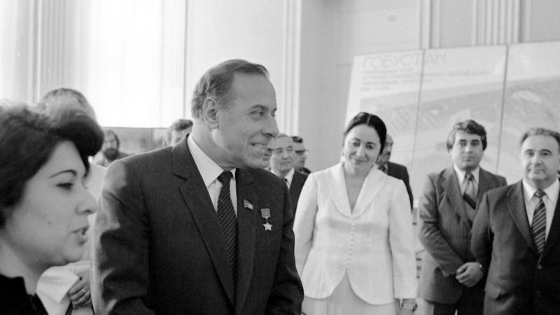 Heydər Əliyev Qorbaçovun və KQB-nin dərsini necə verdi? - İNANILMAZ FAKTLAR (FOTO)