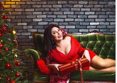 Çimnazın yeni videosu: Divanda uzanıb,başına dollarlar səpilir...