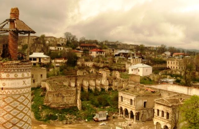 Bakı məktəblərində ŞOK: Qlobusda Qarabağ  və Naxçıvan Ermənistan ərazisi kimi  verilir