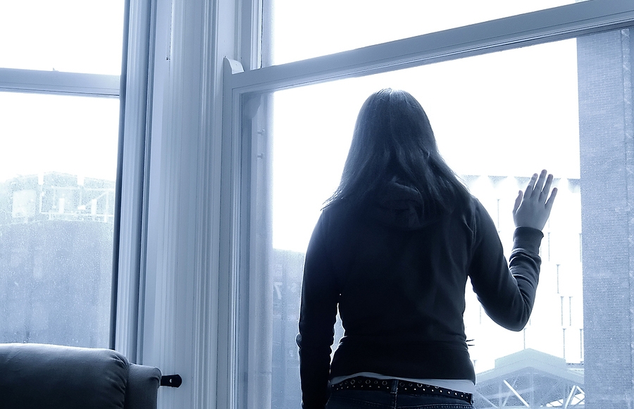 Bakıda dəhşətli gecə: Kişi qıza elə hərəkət etdi  ki, özünü pəncərədən atdı