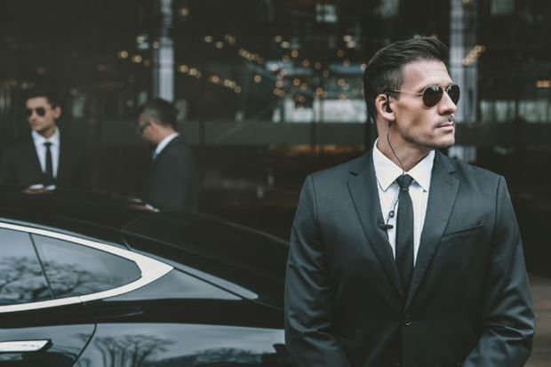 Cangüdənlə gəzən, evləri mühafizə olunan icra başçıları - Onlar kimdən, nədən qorxurlar?