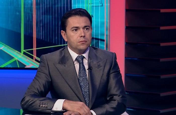 Mətbuat katibinin yazdığı statusu hansı məmur sildirib? -Mühafizəçi qalmaqalı böyüdü