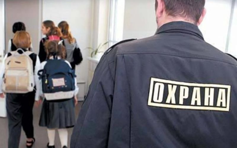 Bakıda dərsdə \\\"teloxranitel\\\" ilə oturan məmur nəvəsinin kimliyi məlum oldu — Yüksək vəzifəli şəxsdir