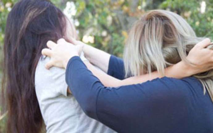 \\\"Tarqovıy\\\"da qızlar arasında dava: Bir-birlərinə küçə söyüşü söydülər (18+VİDEO)