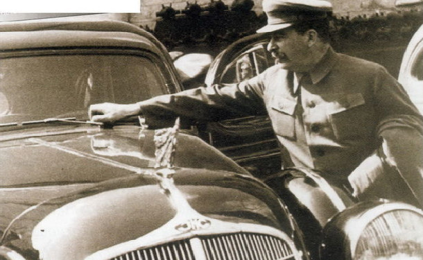Moskvada Stalinin limuzinini oğurlayıb, sahibinə ismarıc yolladılar