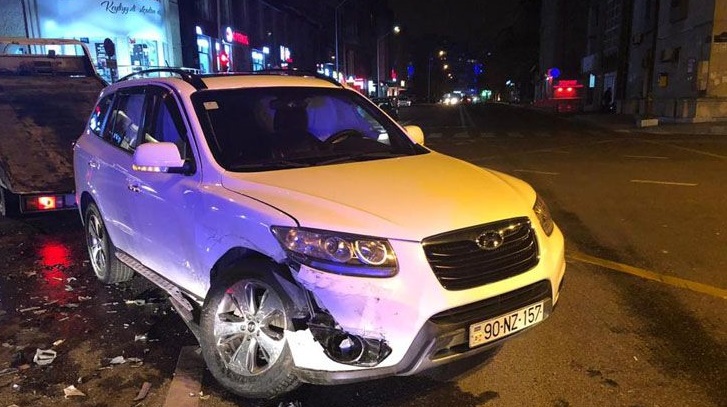 Bakıda ağır qəza: İki maşın yararsız hala düşdü +VİDEO