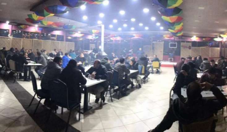 Qumar oynadılan şadlıq evinə basqın: 102 nəfər saxlanıldı / FOTO