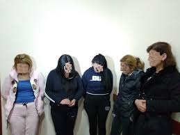 Qubada əməliyyat: Qadınları kafedə kişilərlə intim münasibətə məcbur edən ana və oğlu tutuldu