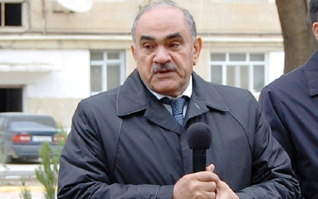 \\\"İcra başçısı sakinlərin vəsiqələrini yığır\\\"