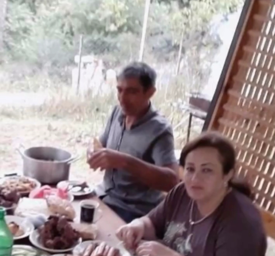 Azərbaycanda biabırçılıq - Qudalar qoşulub qaçdı - FOTO