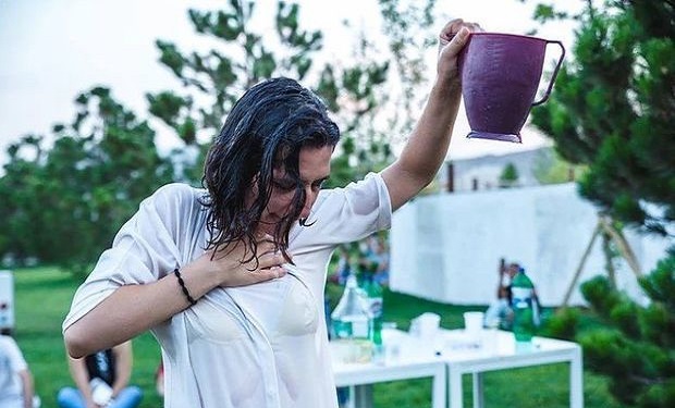 Bakıda məhkəmə icra hakimiyyətinin əleyhinə qərar çıxardı — Yaş paltarda küçə tamaşalarına icazə verildi