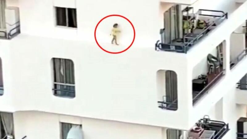 Görüntü izləyənləri dəhşətə gətirdi: Azyaşlı uşaq,görün nə edir