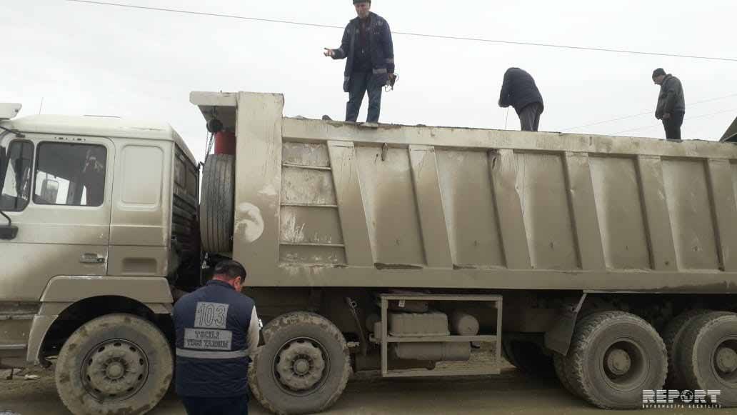 Azərbaycanda dəhşətli hadisə: Sürücünün meyiti maşının üstündə tapıldı +FOTOLAR