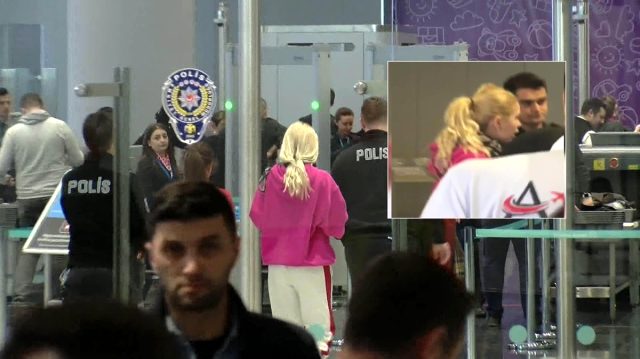 Məşhur müğənni hava limanında həbs olundu  +ANBAAN VİDEO