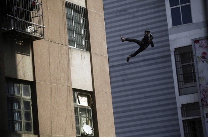 Bakıda kişi 16-cı mərtəbədən yıxılaraq həyatın itirdi