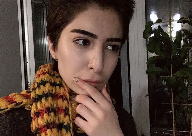 LGBT üzvü olan qız Bakıdakı “zəncirli günlərindən” danışıb