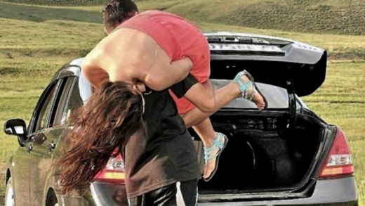 Bakıda DƏHŞƏT: 3 nəfər qızı zorla qaçırtdı -Tutulan şəxslərdən biri  hüquqşünasdır +VİDEO