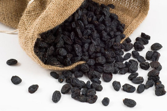 Qara kişmişin heç yerdə eşitmədiyiniz FAYDALARI