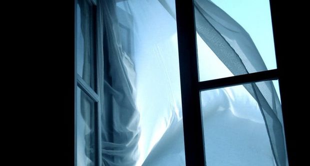 Kişini öldürüb, meyitini onuncu mərtəbədən aşağı atdılar