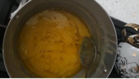 Mağazadan aldığı kərə yağını əritdi, bu hala düşdü - VİDEO