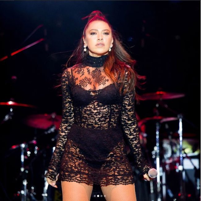 Zöhrə Abdullayeva: \\\"Gəncədə tursikdə səhnəyə çıxdı, 200 min alıb getdi\\\" - VİDEO