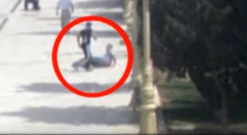 Bakıda dəhşət: İki qardaş qıza görə parkın ortasında öldürüldü (18+VİDEO)