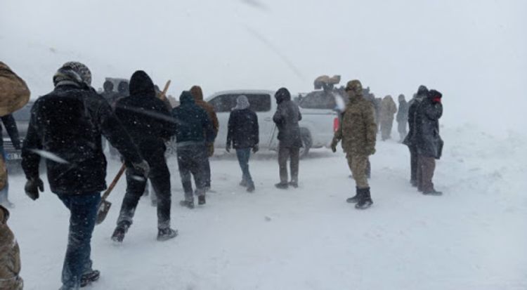 Türkiyədə qar uçqununda ölənlərdən 8-i hərbçidir