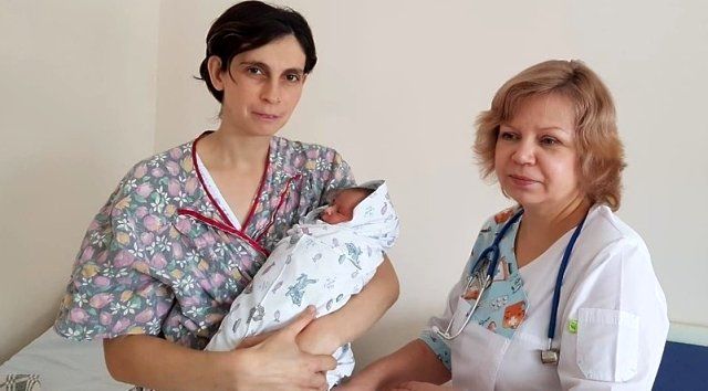 ŞOK: 33 yaşlı qadın 11 ci dəfə ana oldu - FOTO