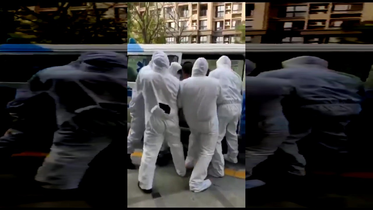 Koronoviruslu adamı zorla maşına salıb apardılar (VİDEO)