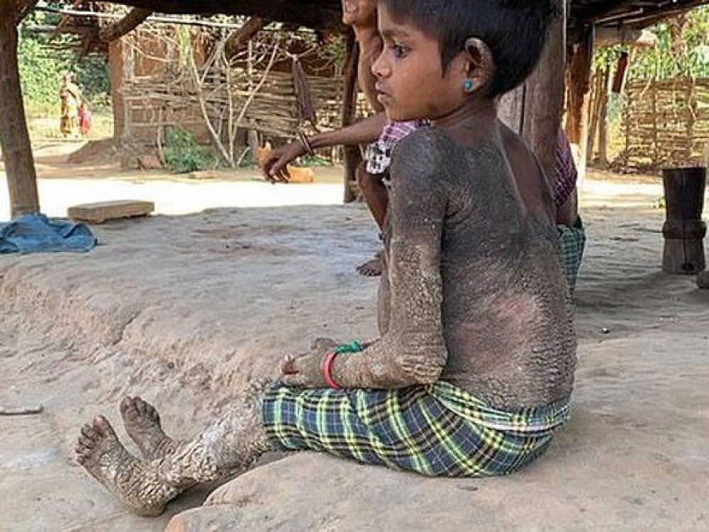 Balaca uşaq daşa döndü  —  DƏHŞƏTLİ  VİDEO