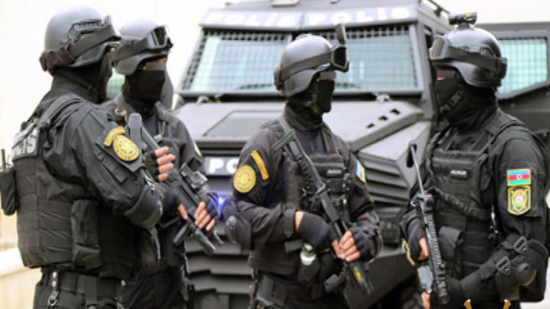 Təcili: Xüsusi təyinatlılar  İcra Hakimiyyətinə basqın etdi