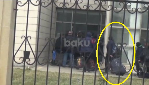 Görüntü Azərbaycanda çəkilib: Koronovirus şübhəli şəxslər xəstəxanaya belə aparıldı