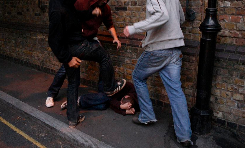 Bakıda kütləvi dava - Keçmiş məhkum gəncləri bıçaqladı