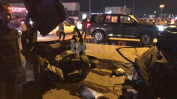 Bakıda dəhşətli qəzada maşın ikiyə bölündü: Meyitlər tanınmaz halda - 18+FOTO